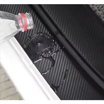 Naklejki ochronne karbonowe na progi samochodowe